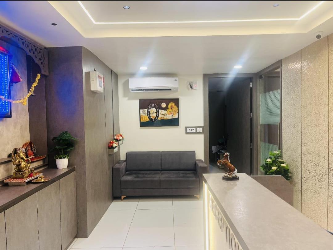 Hotel Royal Square جاندي نجر المظهر الخارجي الصورة