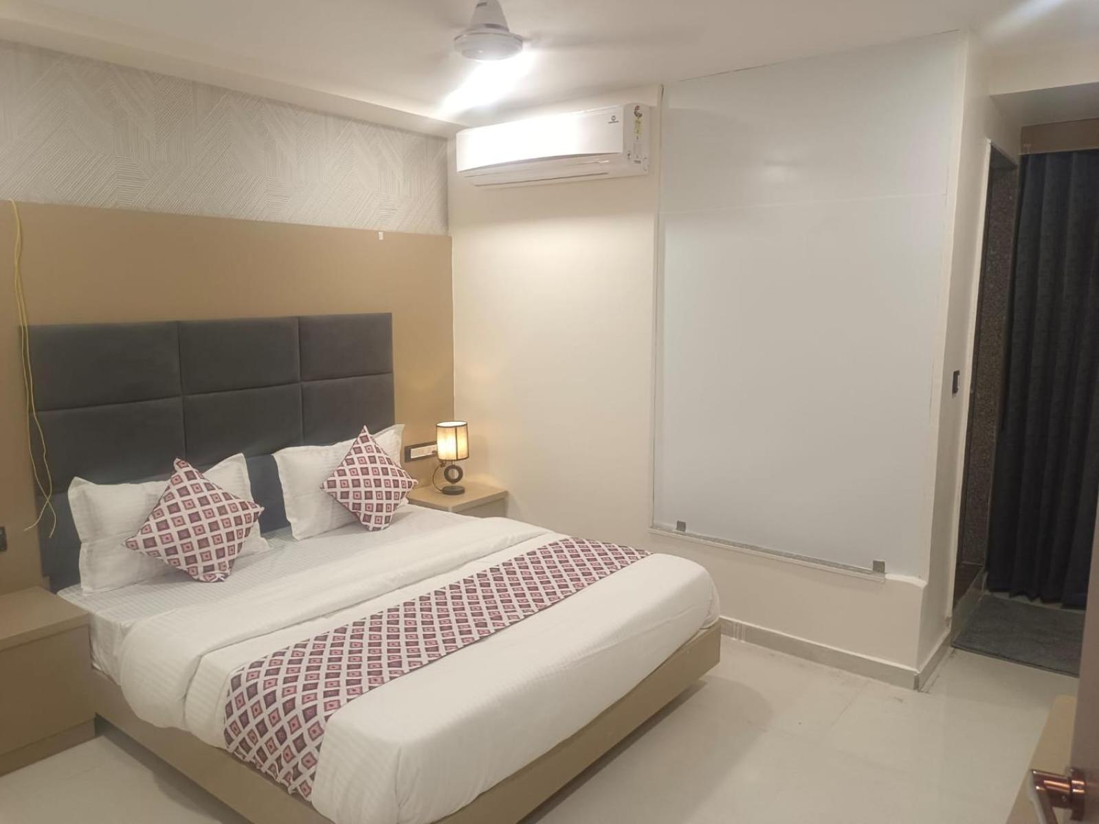Hotel Royal Square جاندي نجر المظهر الخارجي الصورة