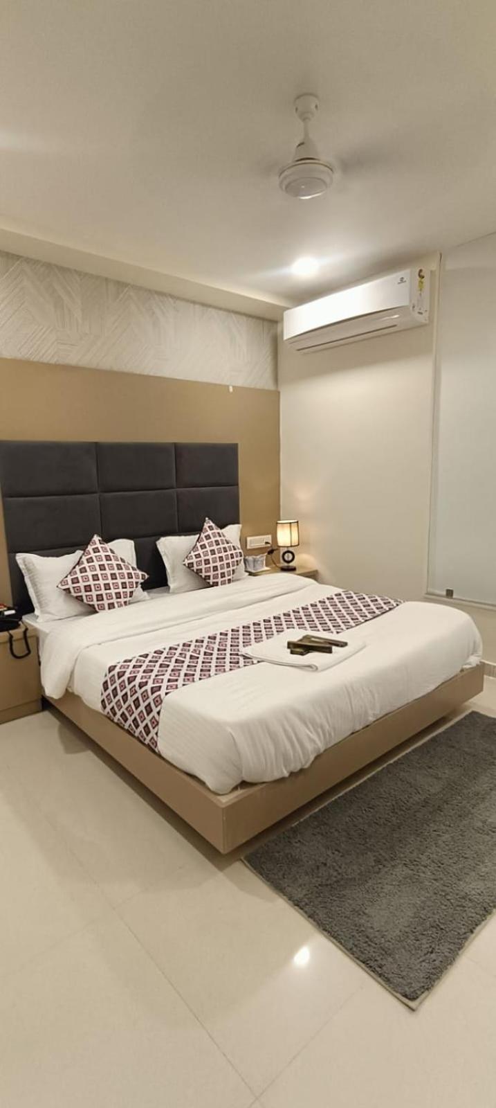Hotel Royal Square جاندي نجر المظهر الخارجي الصورة